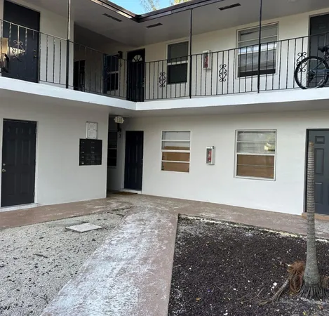 $2,085 | 600 Northeast 46th Court, Unit 4, Oakland Park, FL 33334