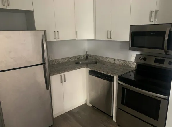 $2,085 | 600 Northeast 46th Court, Unit 4, Oakland Park, FL 33334