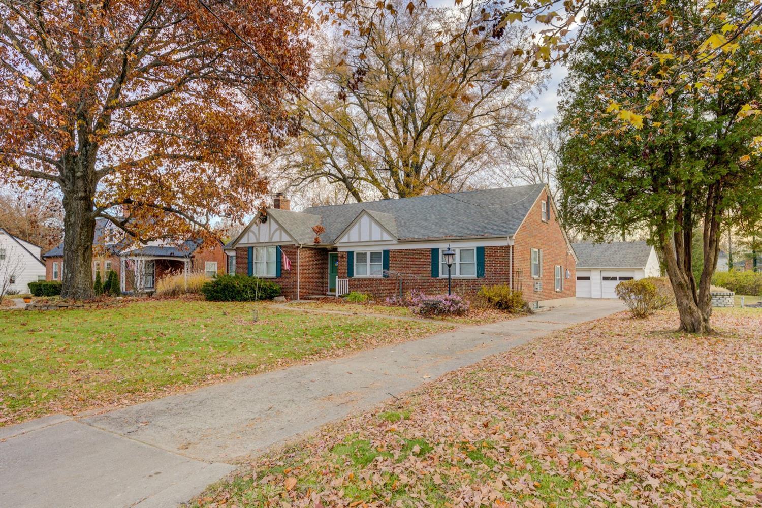 9692 Winton Road Cincinnati, OH 45231 - Photo 3 of 36