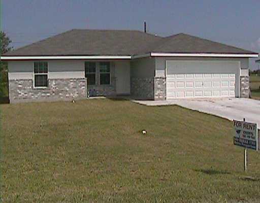 a view of a house with backyard and garden