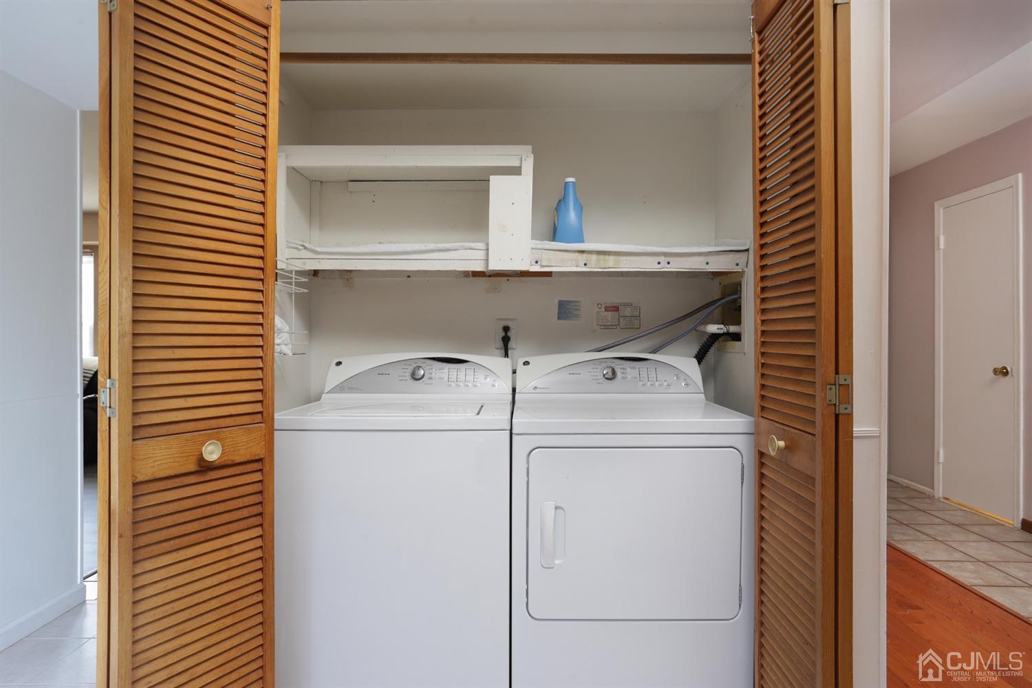 40 Azalea Drive Edison, NJ 08820 - Photo 20 of 36 a utility room with dryer and washer