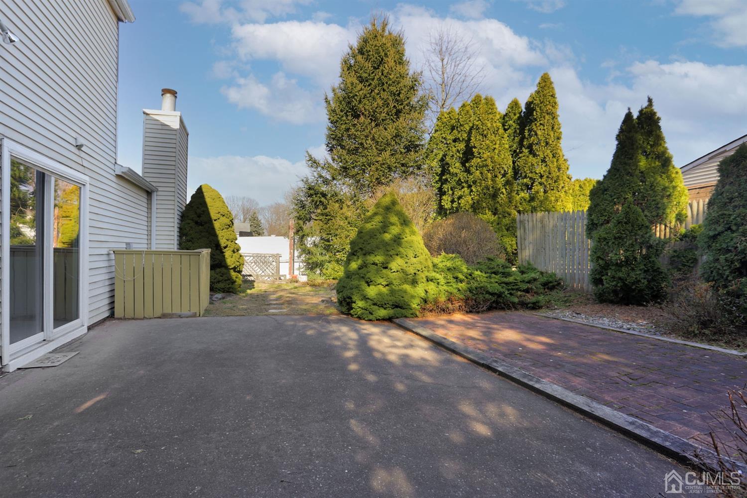 40 Azalea Drive Edison, NJ 08820 - Photo 32 of 36 a view of a street in front of house