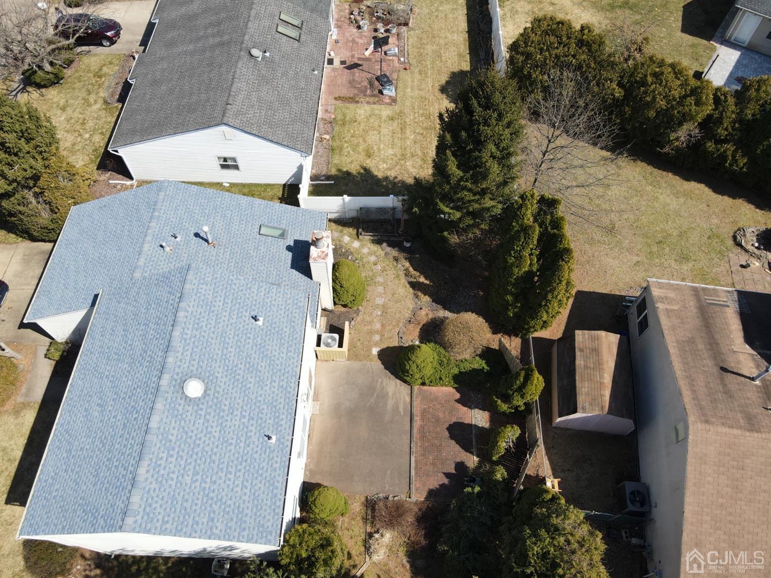 40 Azalea Drive Edison, NJ 08820 - Photo 35 of 36 an aerial view of a house with a yard