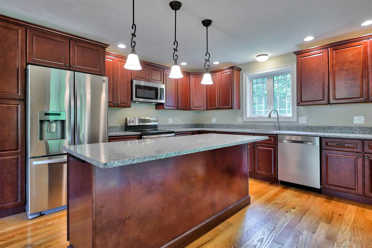 18 R Indian Hill Road Derry, NH 03038 - Photo 6 of 30