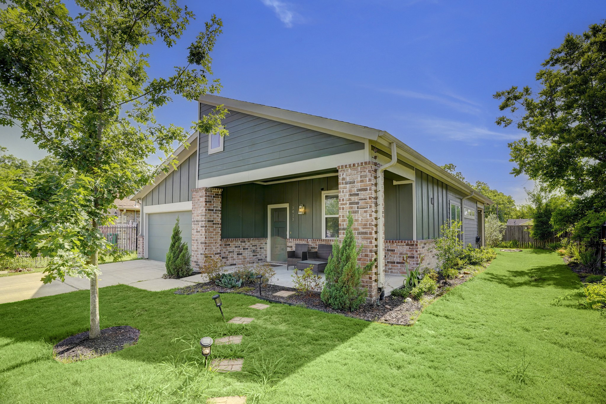 3413 Omega Street Houston, TX 77022 - Photo 2 of 12