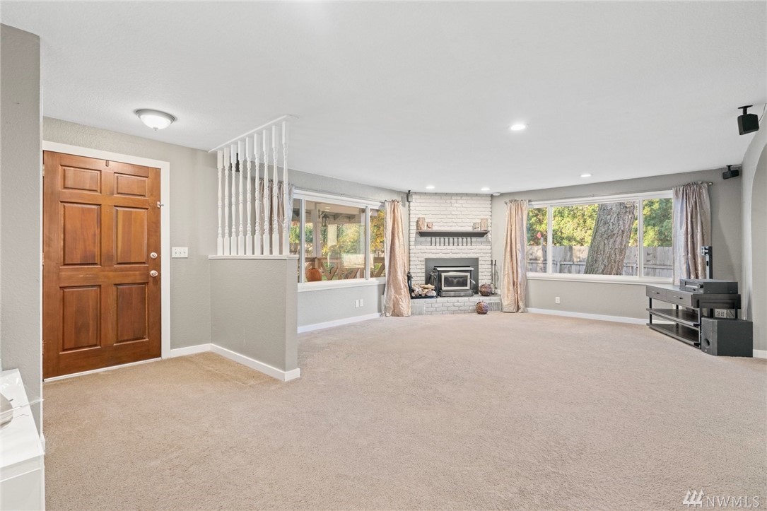 23347 Southeast May Valley Road Issaquah, WA 98027 - Photo 2 of 40