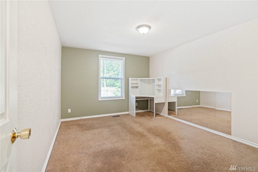 23347 Southeast May Valley Road Issaquah, WA 98027 - Photo 20 of 40