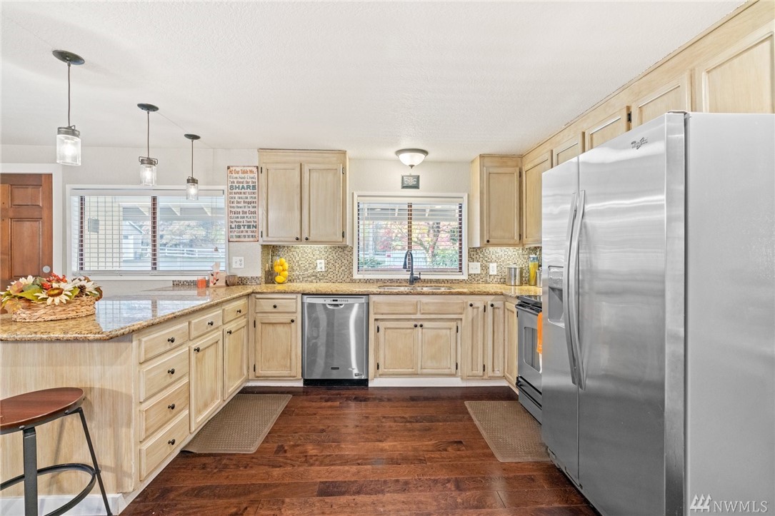 23347 Southeast May Valley Road Issaquah, WA 98027 - Photo 3 of 40