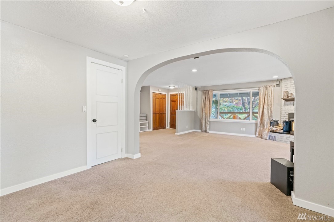 23347 Southeast May Valley Road Issaquah, WA 98027 - Photo 23 of 40