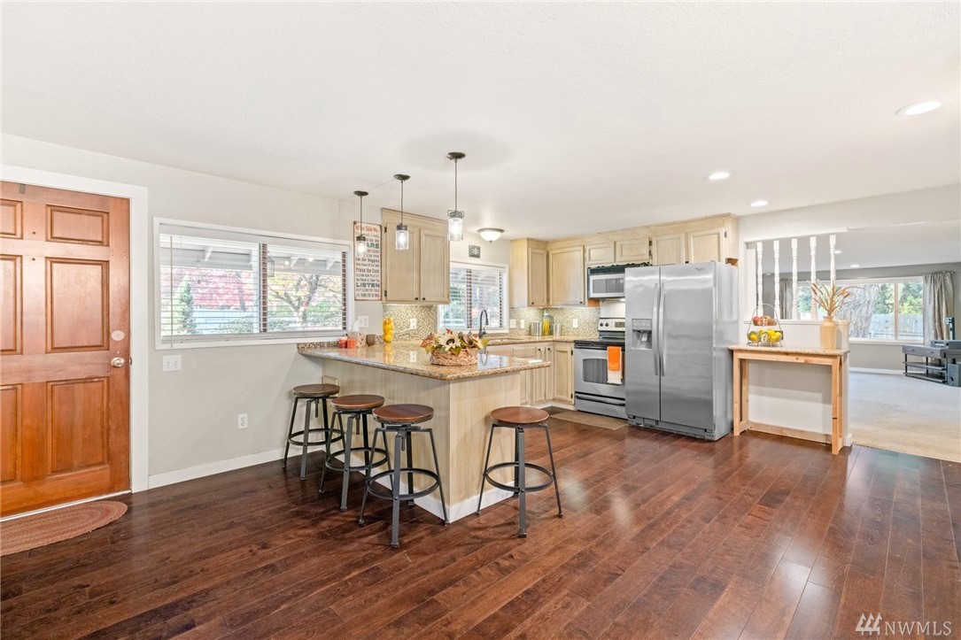 23347 Southeast May Valley Road Issaquah, WA 98027 - Photo 4 of 40