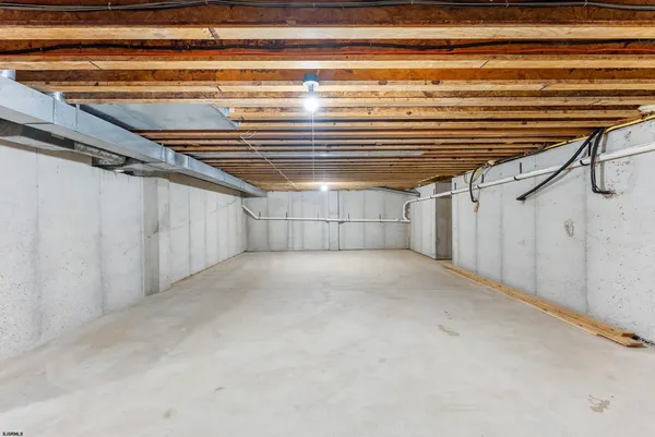a view of an house with backyard and a tree