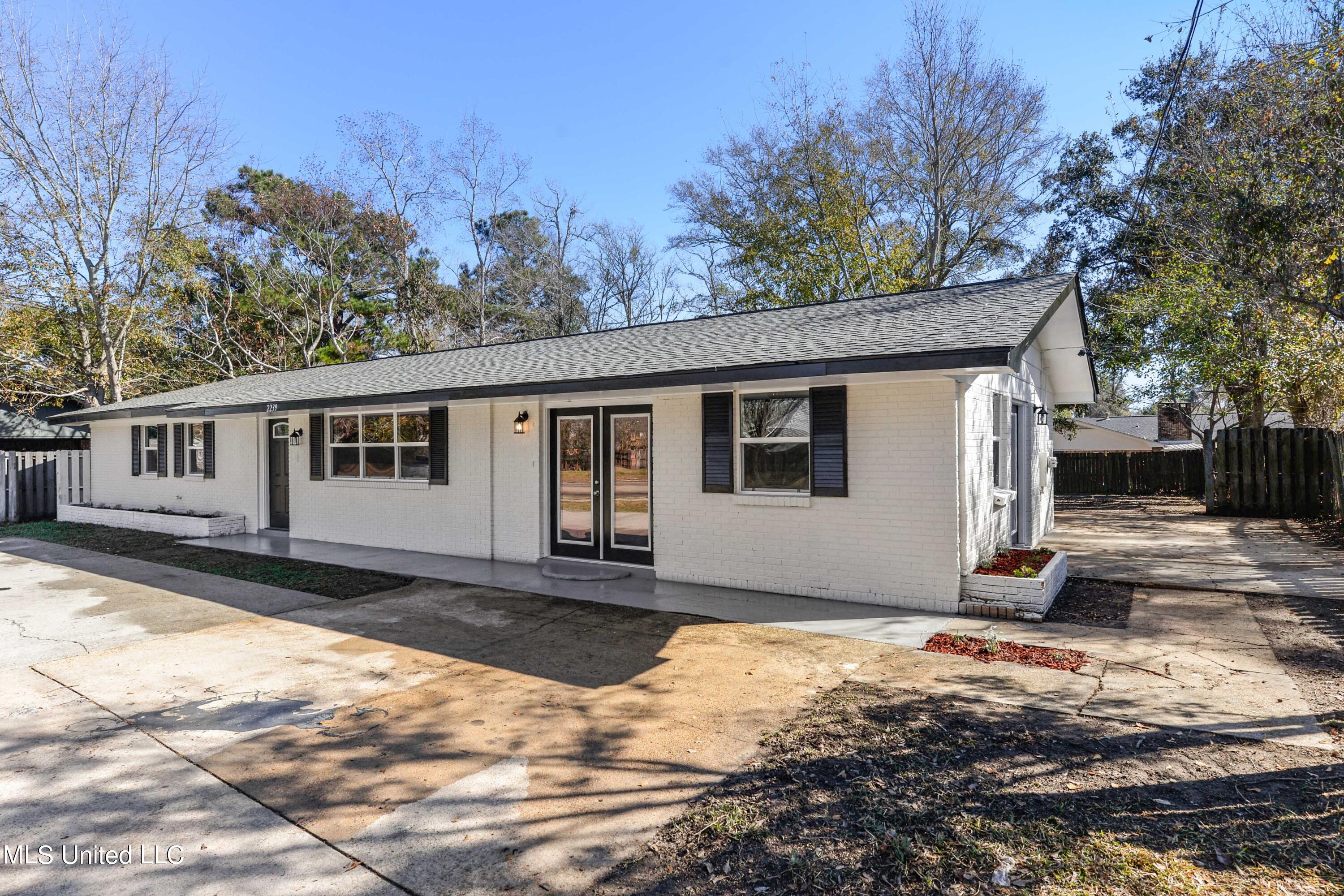 2239 Old Popp's Ferry Road Biloxi, MS 39532 - Photo 3 of 29 cover