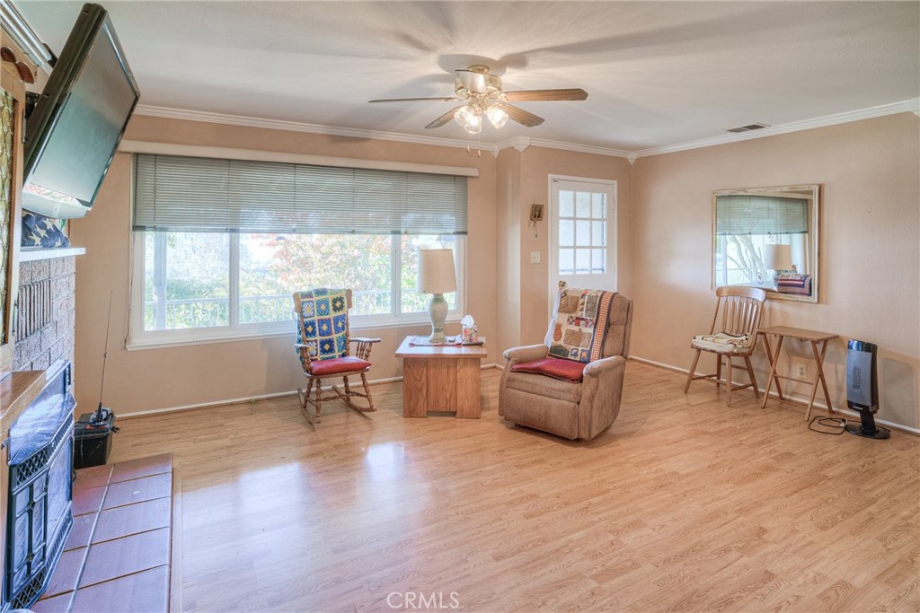 1361 Mt Ida Road Oroville, CA 95966 - Photo 3 of 44 a living room with furniture and a window