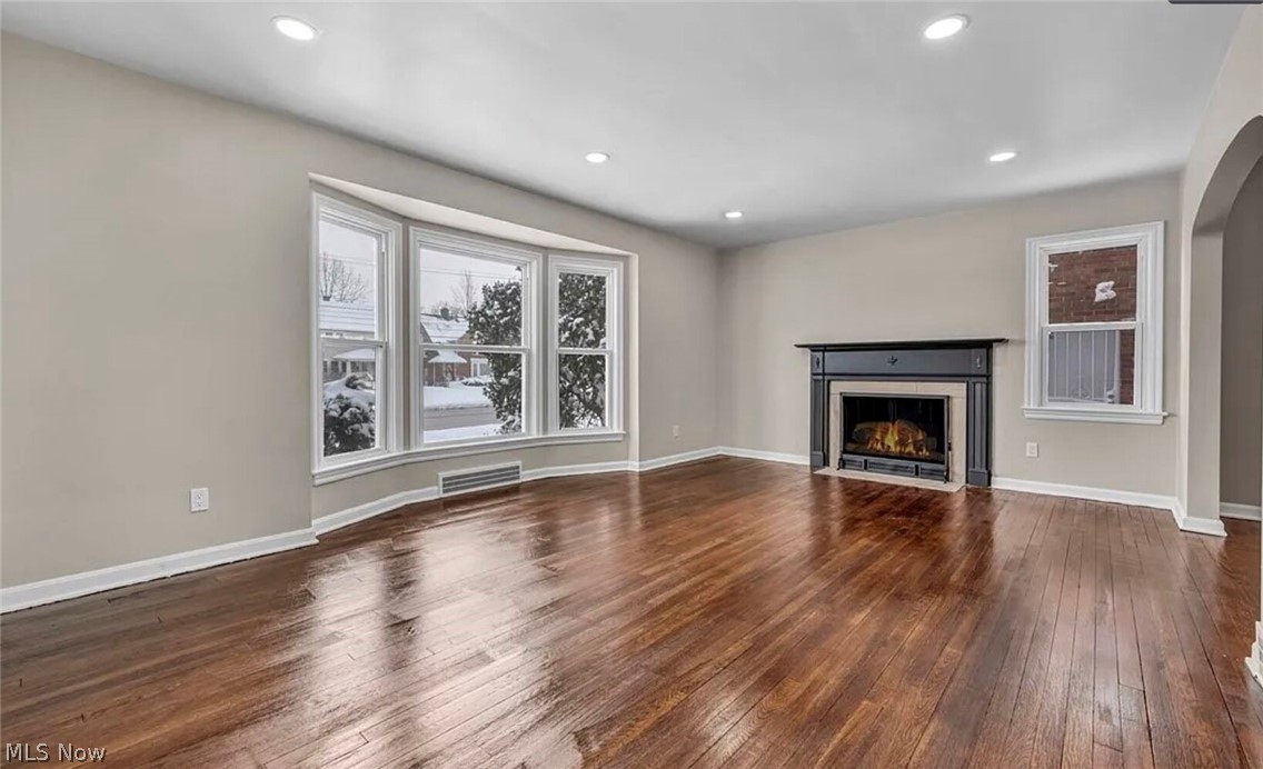 13614 Cedar Road, Unit DOWN University Heights, OH 44118 - Photo 2 of 16 Living room