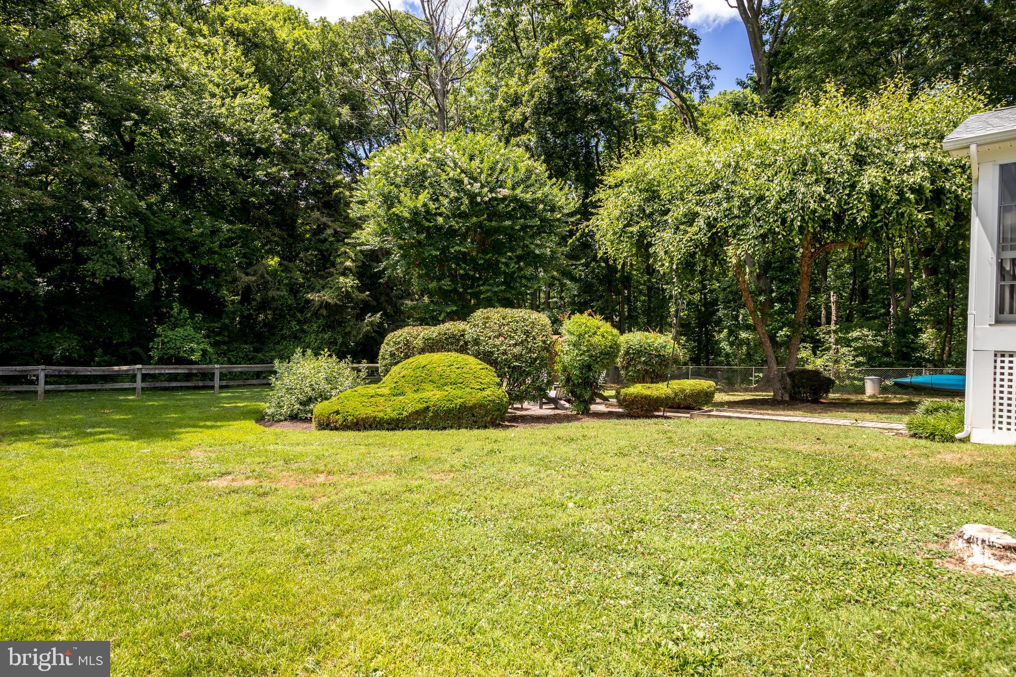 214 W Road Essex, MD 21221 - Photo 31 of 33 Backs to trees!