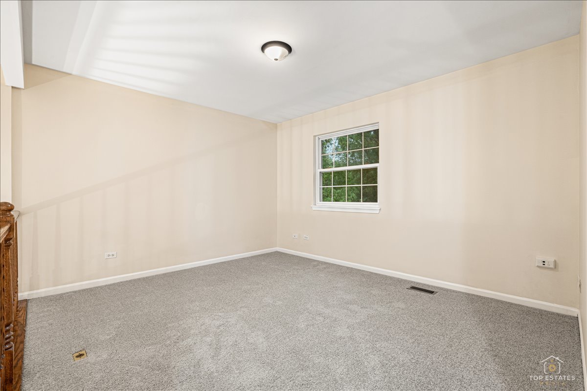 7 Eagle Court Streamwood, IL 60107 - Photo 18 of 31 an empty room with windows