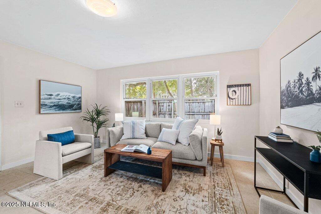 885 Seminole Road Atlantic Beach, FL 32233 - Photo 19 of 43 Living Room