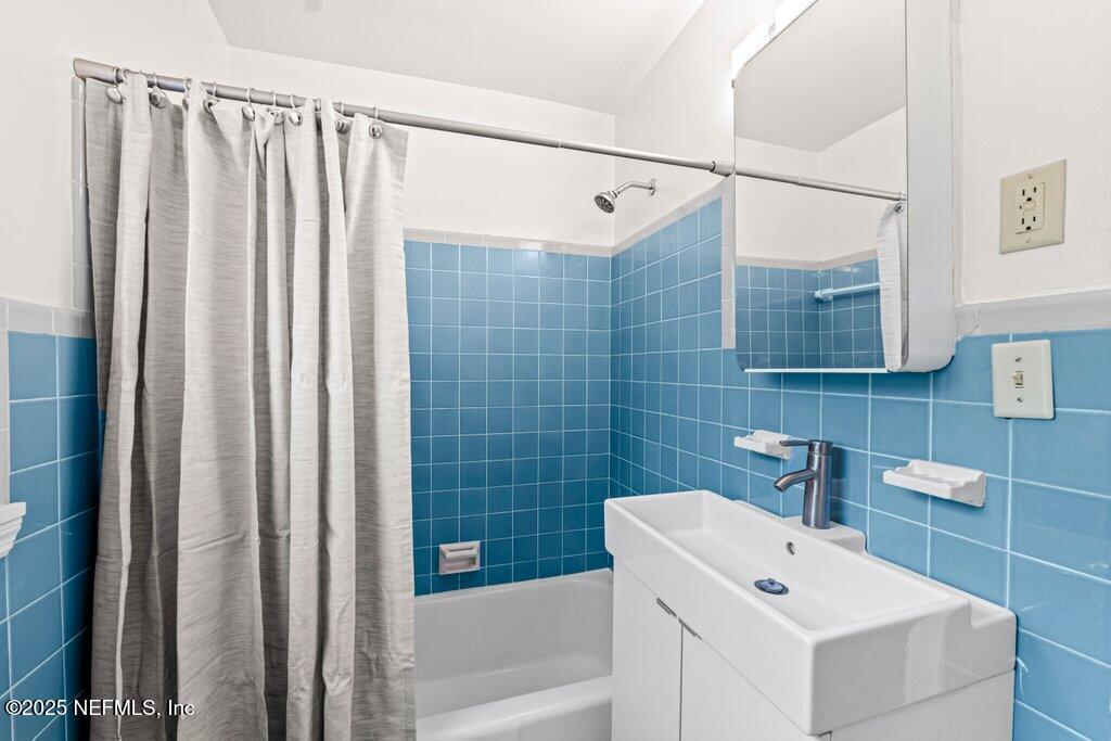 885 Seminole Road Atlantic Beach, FL 32233 - Photo 27 of 43 Bathroom