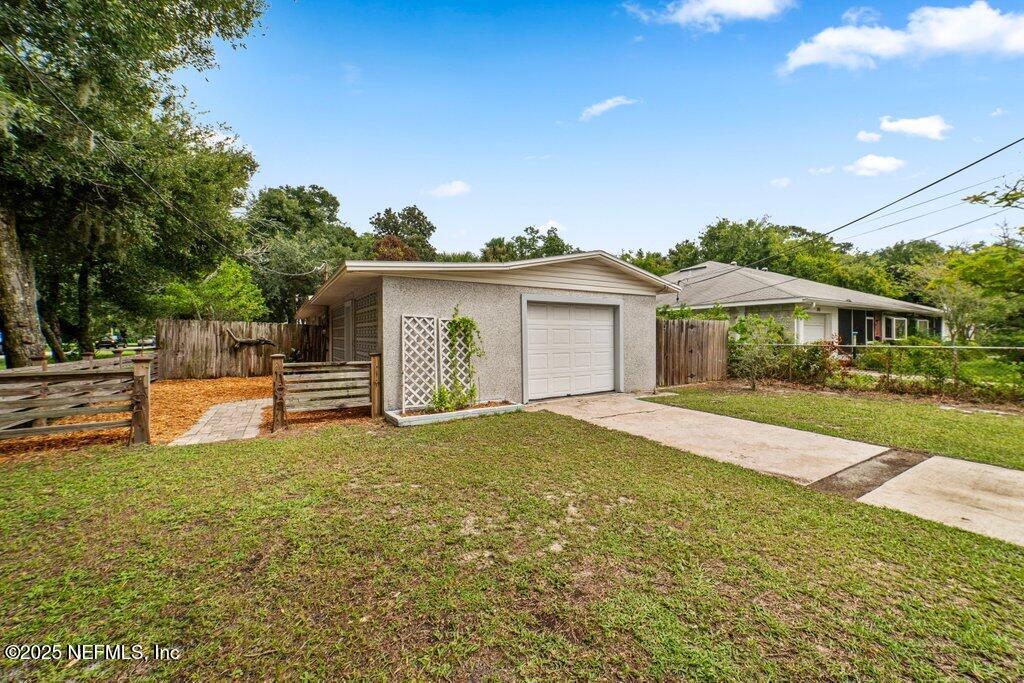 885 Seminole Road Atlantic Beach, FL 32233 - Photo 43 of 43 Side/driveway