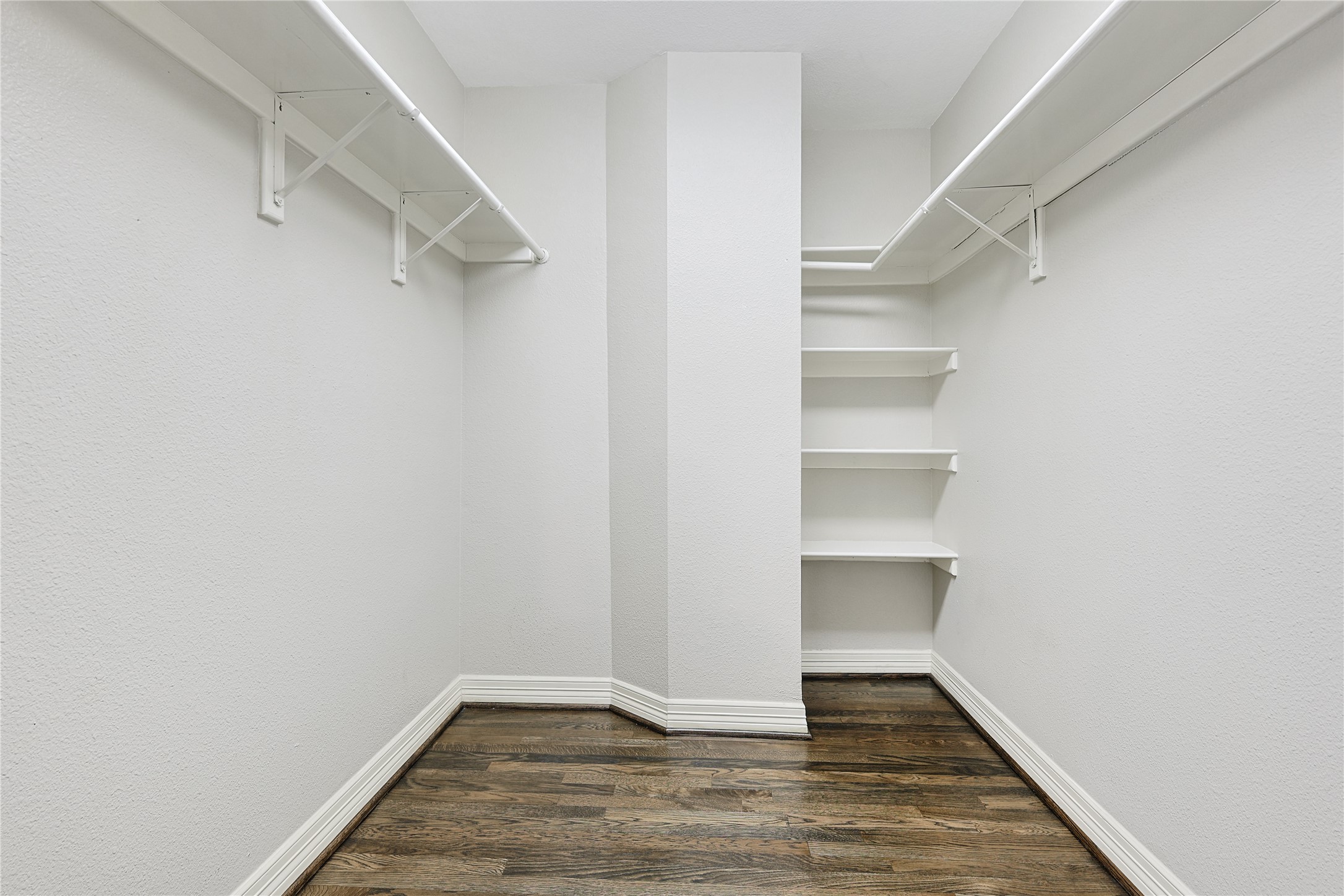 801 Knox Street Houston, TX 77007 - Photo 25 of 33 a view of an empty walk in closet