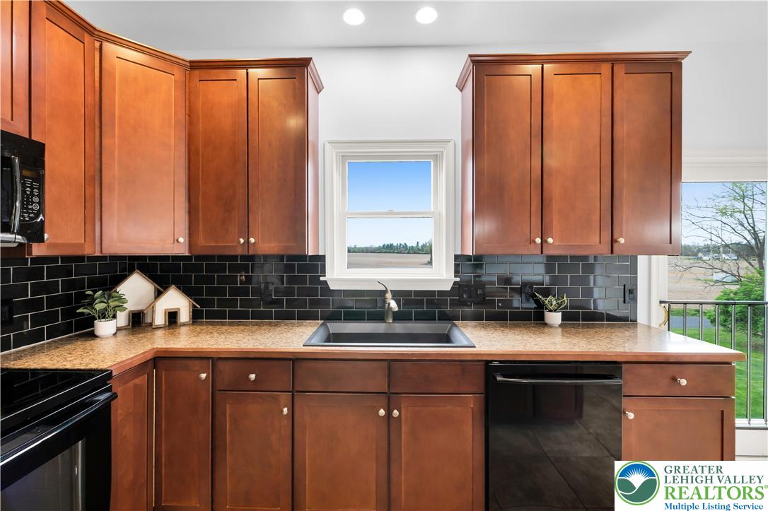 2575 Huckleberry Road Allentown, PA 18104 - Photo 16 of 57