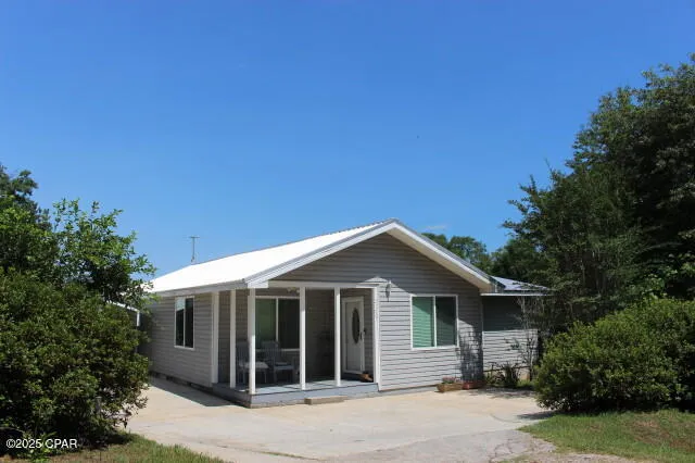 $225,000 | 2100 3rd Avenue, Sneads, FL 32460