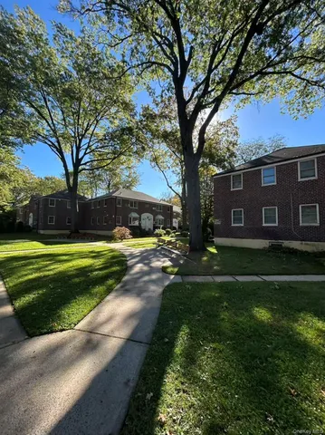 $458,000 | 255-10 61st Avenue, Unit 907 | Little Neck