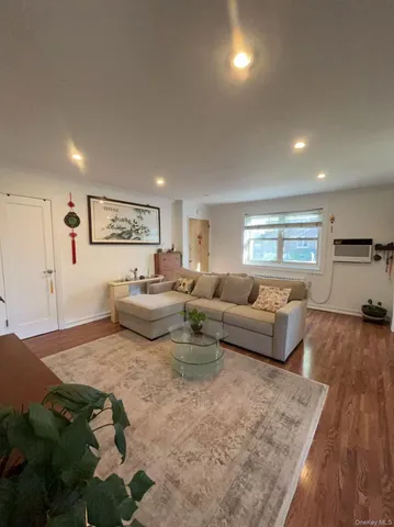 $458,000 | 255-10 61st Avenue, Unit 907 | Little Neck