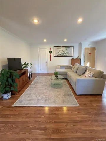 $458,000 | 255-10 61st Avenue, Unit 907 | Little Neck