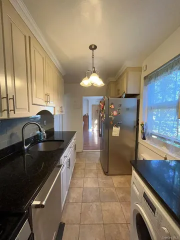 $458,000 | 255-10 61st Avenue, Unit 907 | Little Neck