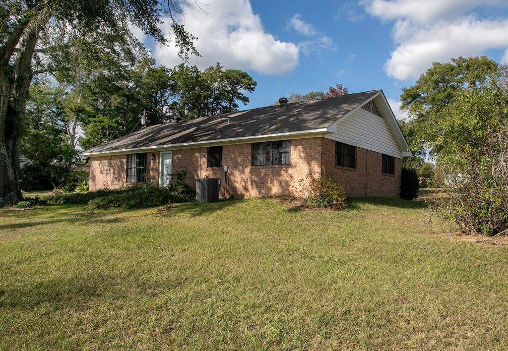 15377 County Road 1134 Tyler, TX 75709 - Photo 9 of 16 a view of a house with backyard and garden