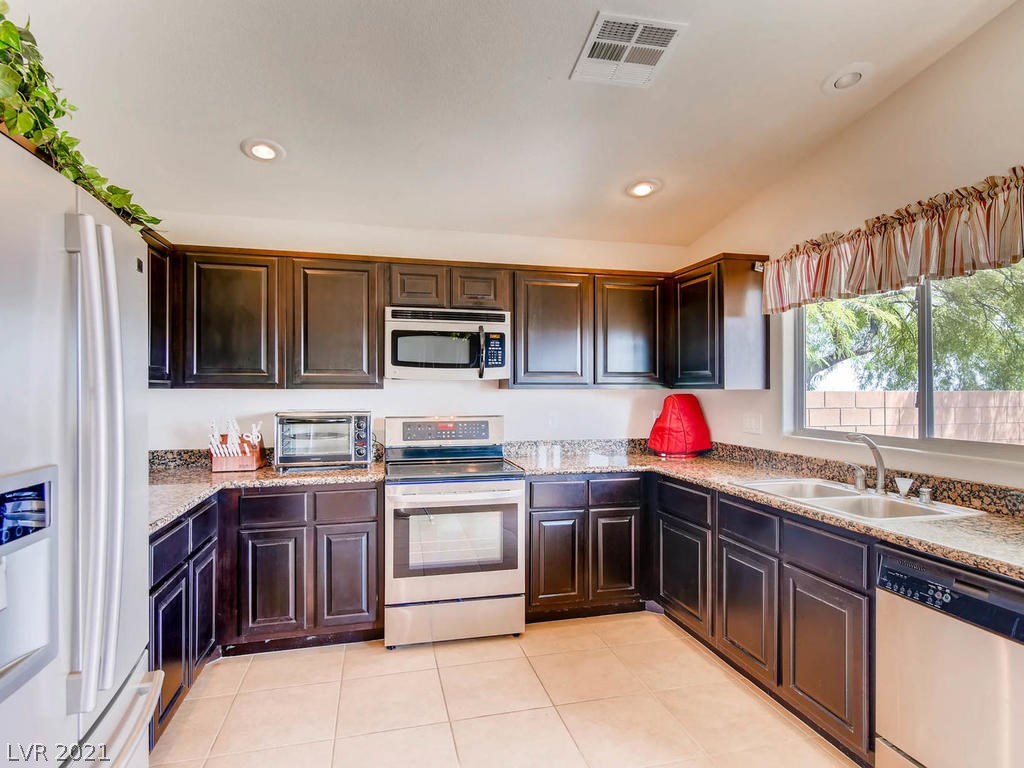 4629 Silverwind Road North Las Vegas, NV 89031 - Photo 11 of 30 Gallery Image 11