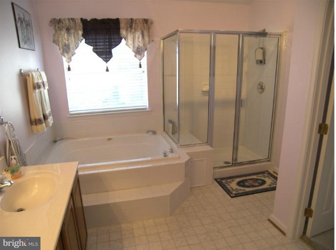 13603 Gentry Court Laurel, MD 20708 - Photo 5 of 21 Bath (Master)