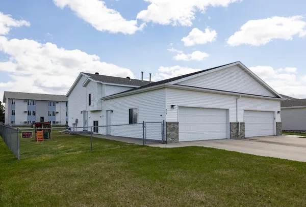 $274,900 | 905 11th Street West, West Fargo, ND 58078