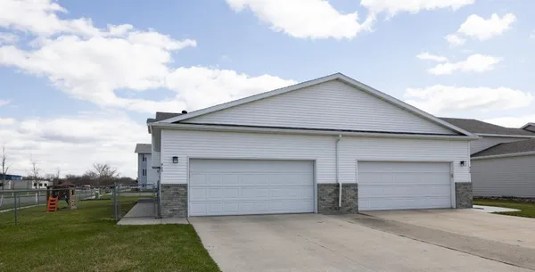 $274,900 | 905 11th Street West, West Fargo, ND 58078