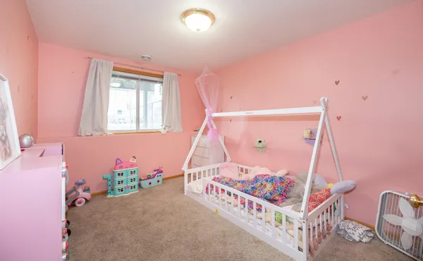 $274,900 | 905 11th Street West, West Fargo, ND 58078