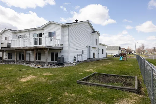 $274,900 | 905 11th Street West, West Fargo, ND 58078