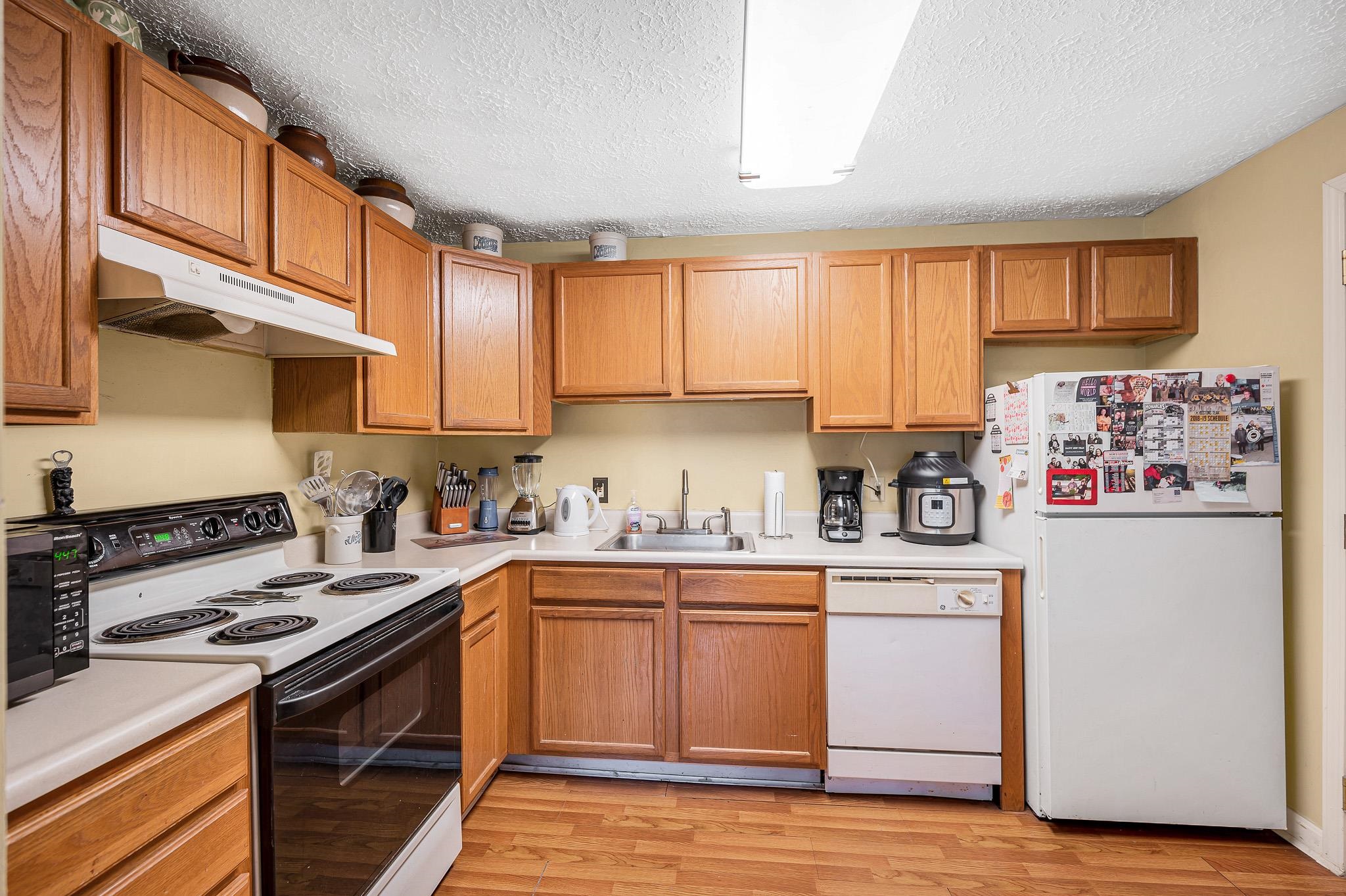 555 Calef Road, Unit 11 Manchester, NH 03103 - Photo 3 of 18 Gallery Image 3