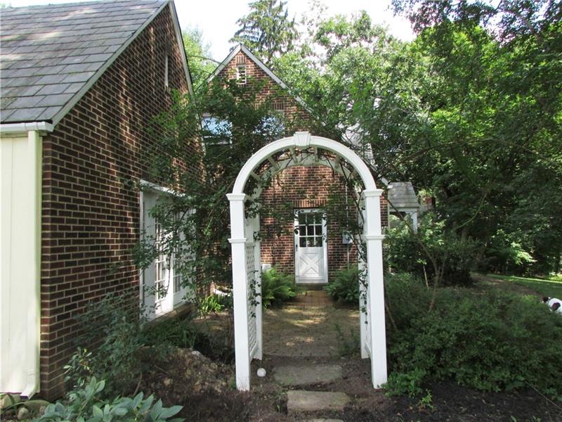 9700 Woodland Road Pittsburgh, PA 15237 - Photo 7 of 24 Gallery Image 7