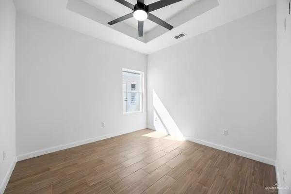 a view of a house with yard