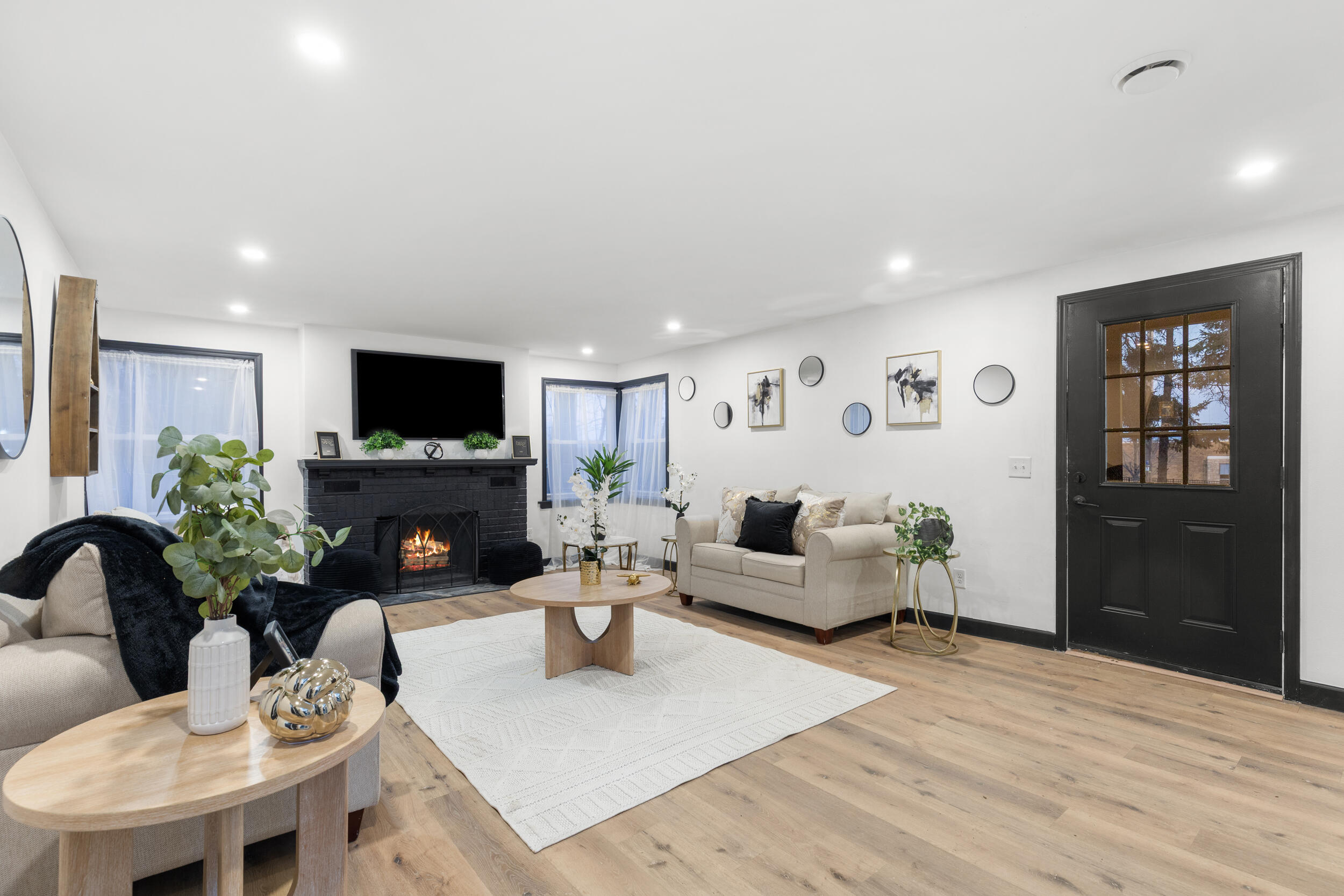 W156N8813 Pilgrim Road Menomonee Falls, WI 53051 - Photo 2 of 19 LIVING/FAMILY ROOM