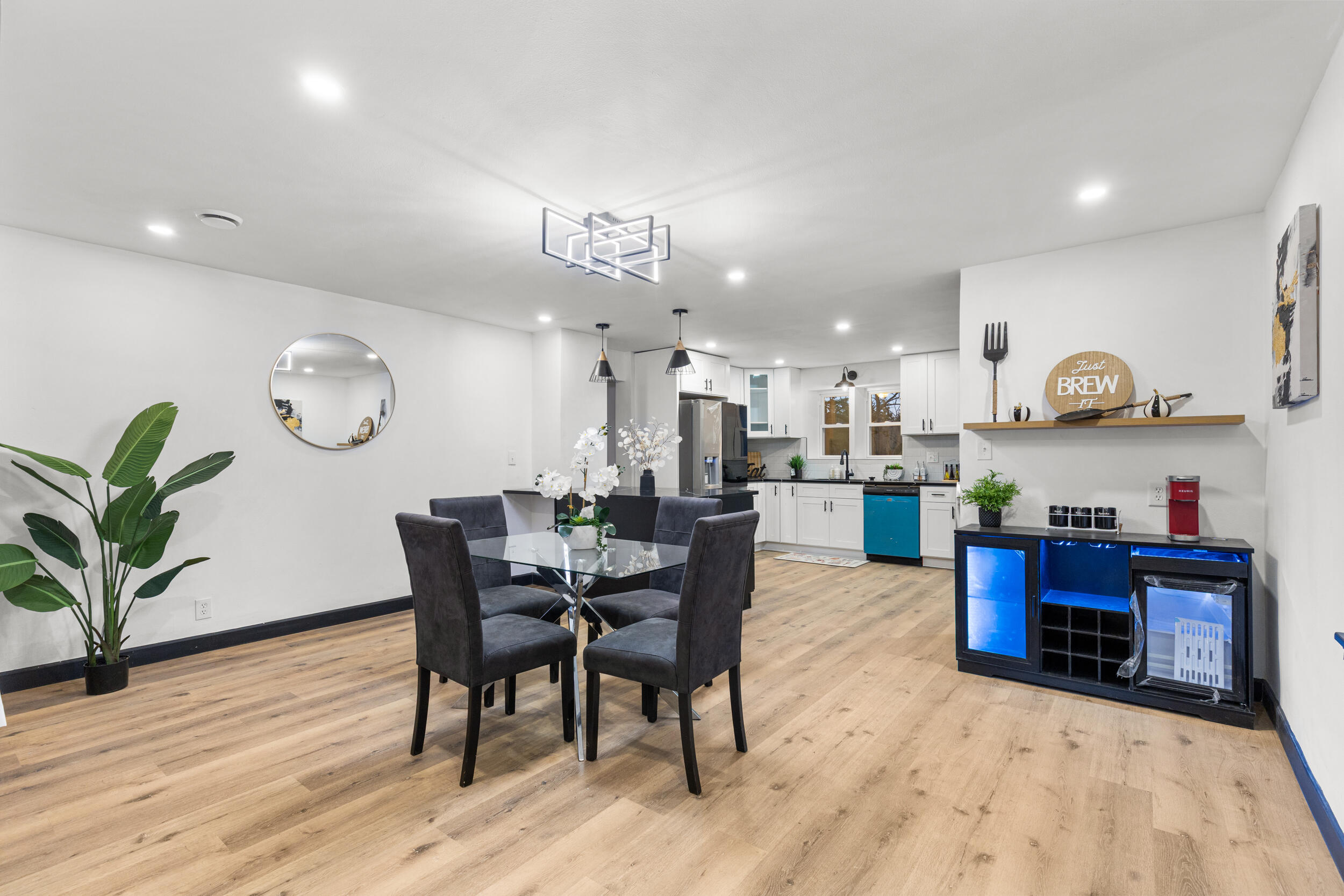 W156N8813 Pilgrim Road Menomonee Falls, WI 53051 - Photo 6 of 19 DINING ROOM