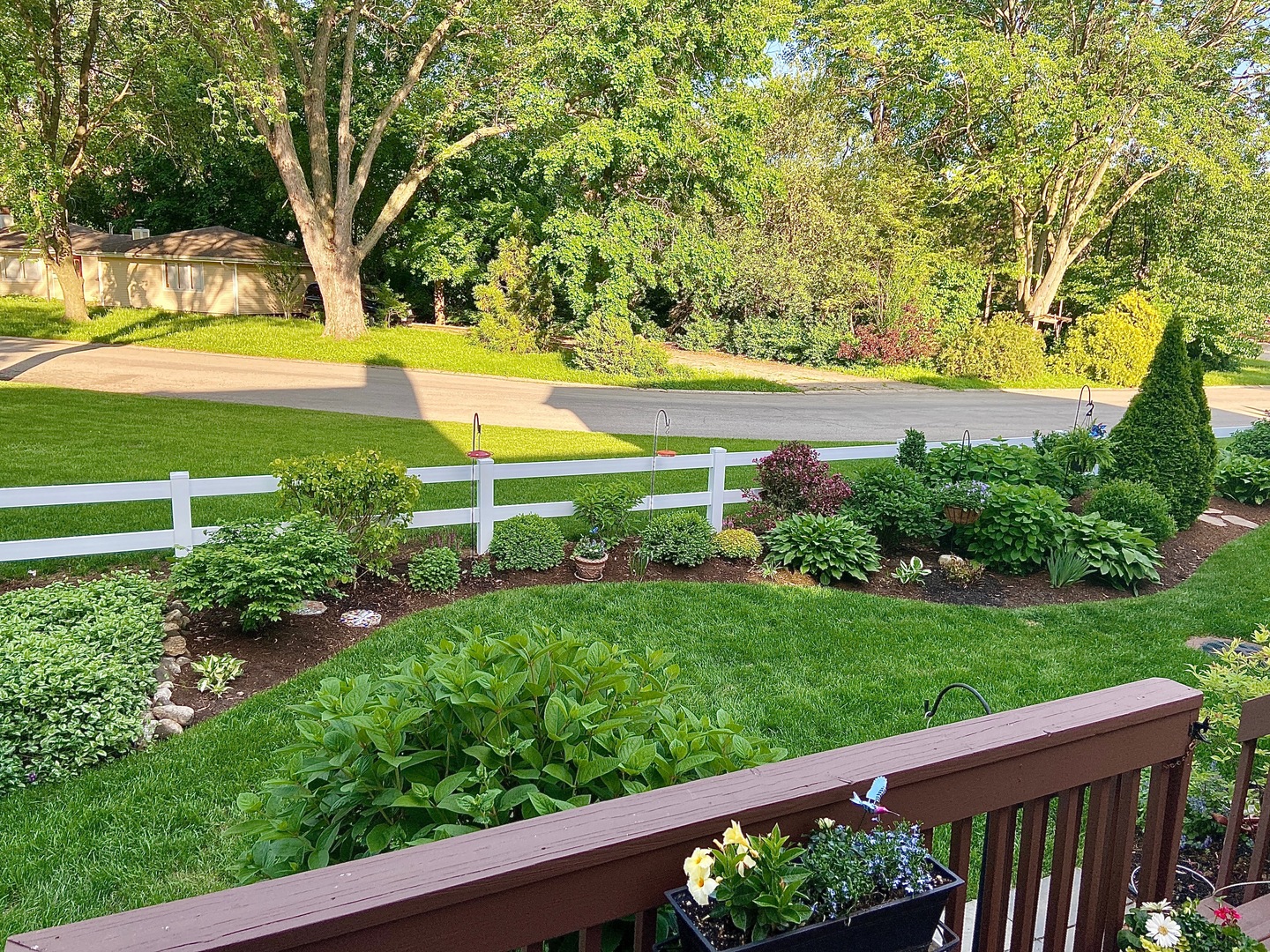 1907 Kingsbrook Court Wheaton, IL 60187 - Photo 26 of 29 a view of a garden with an ocean view