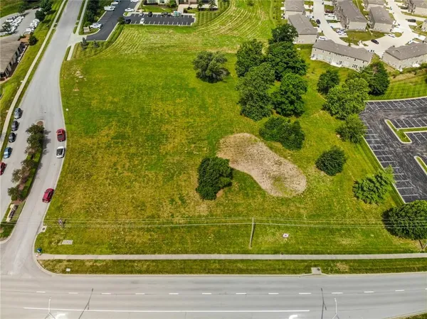 $1,736,955 | 3620 Northeast Ralph Powell Road, Lee's Summit, MO 64064