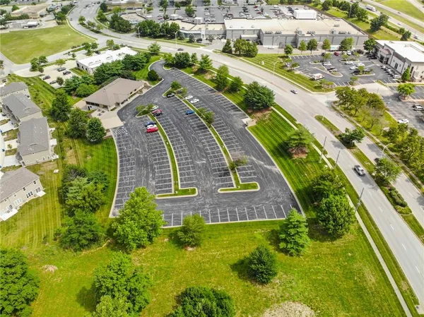 $1,736,955 | 3620 Northeast Ralph Powell Road, Lee's Summit, MO 64064