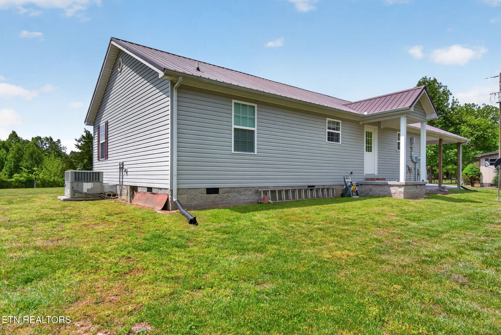 259 Freewill Ridge Road Gainesboro, TN 38562 - Photo 14 of 36 a backyard of a house with table and chairs