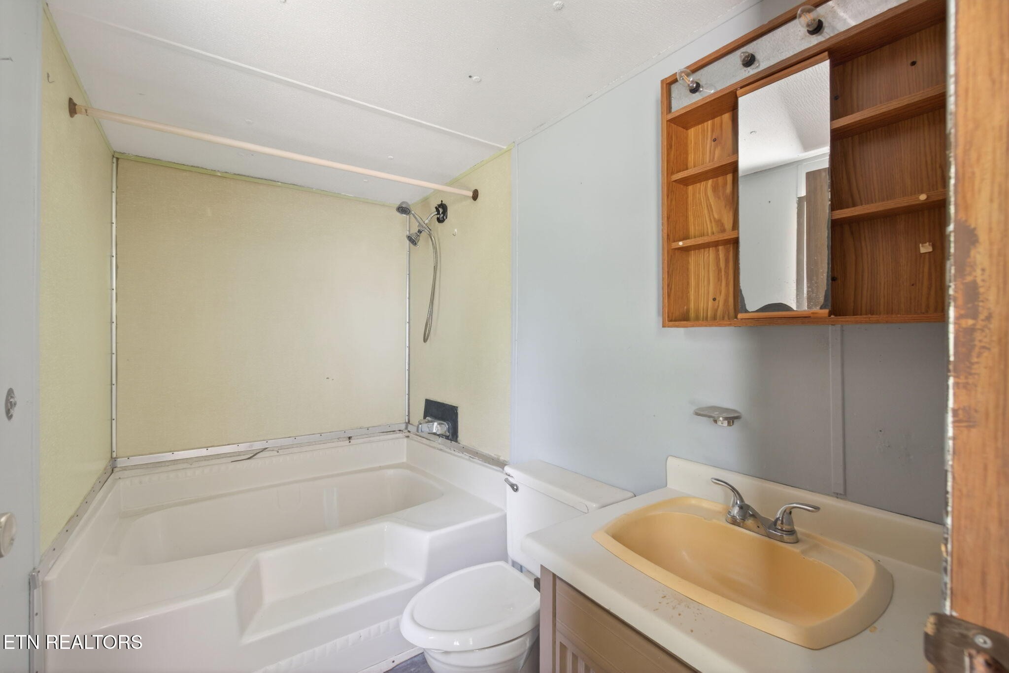 259 Freewill Ridge Road Gainesboro, TN 38562 - Photo 33 of 36 a bathroom with a sink a toilet and shower