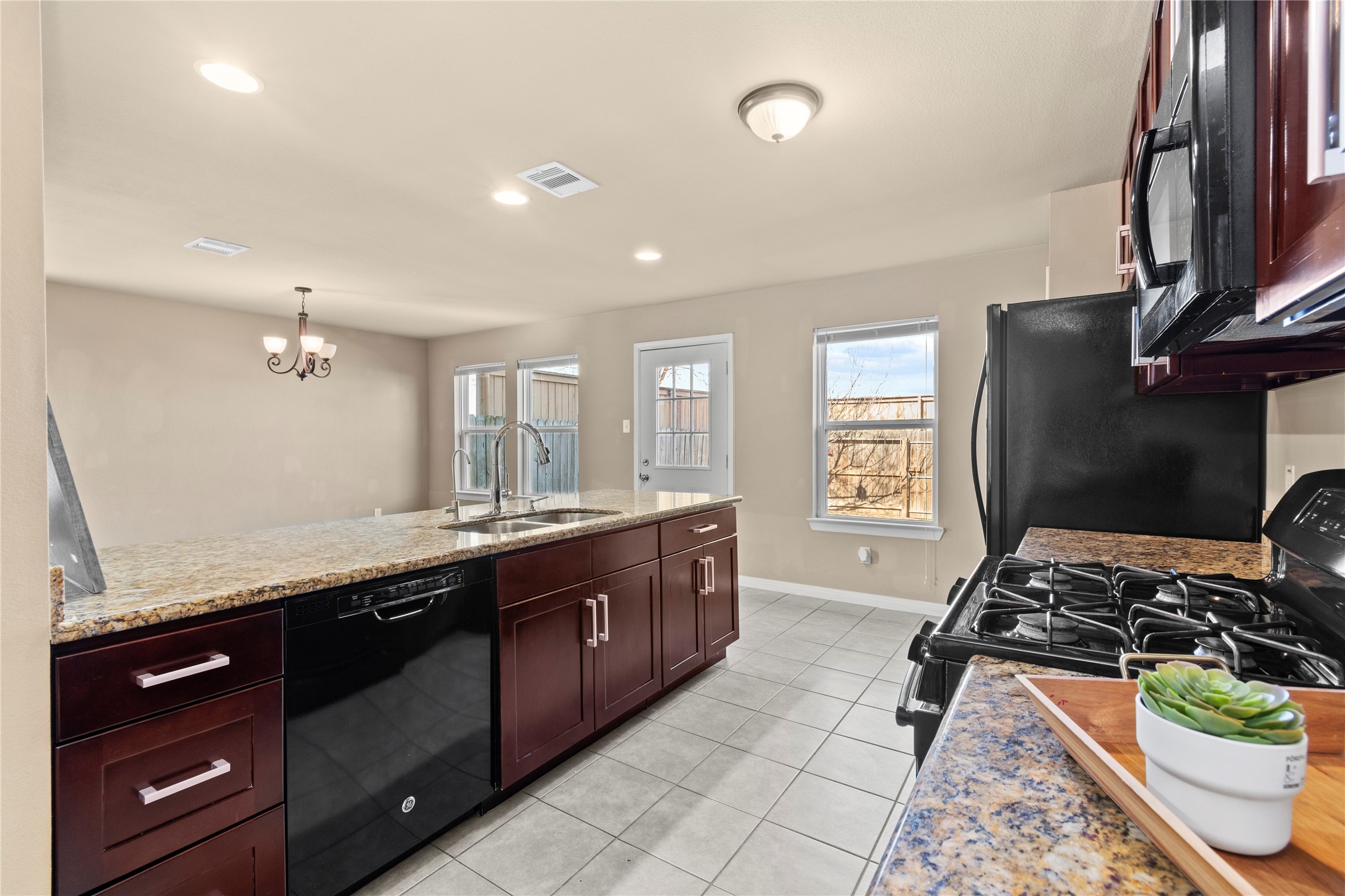 15814 Whiteglade Lane Houston, TX 77084 - Photo 12 of 27 Kitchen