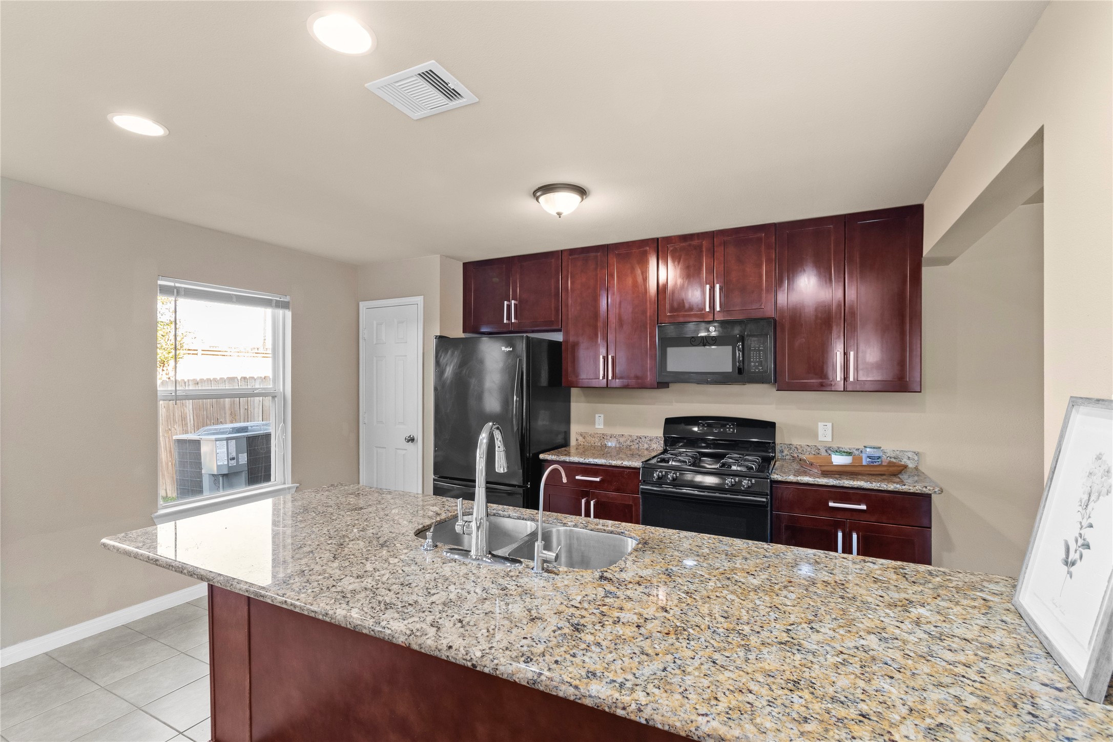 15814 Whiteglade Lane Houston, TX 77084 - Photo 13 of 27 Kitchen