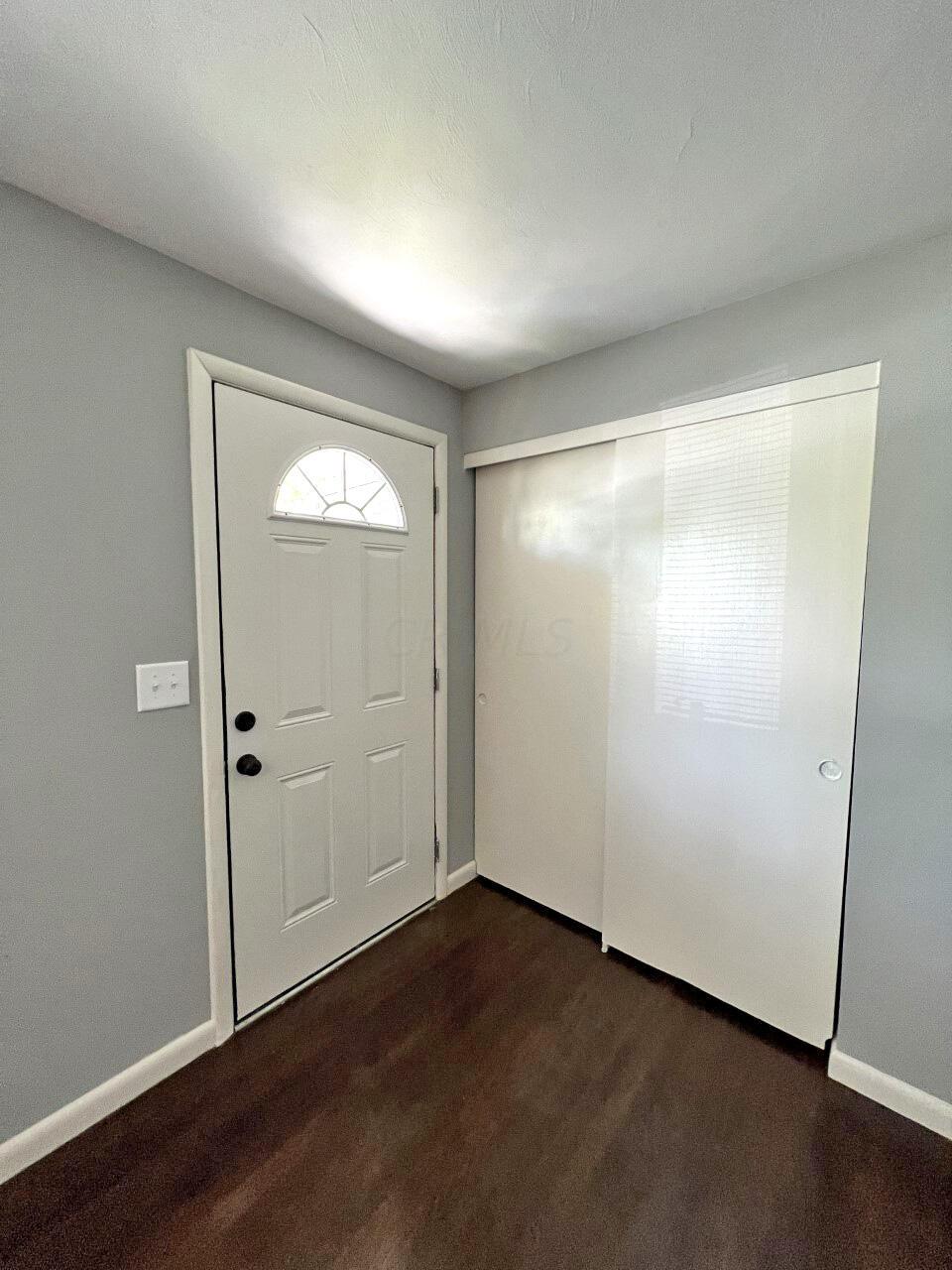 4363 Maize Road Columbus, OH 43224 - Photo 5 of 32 Foyer